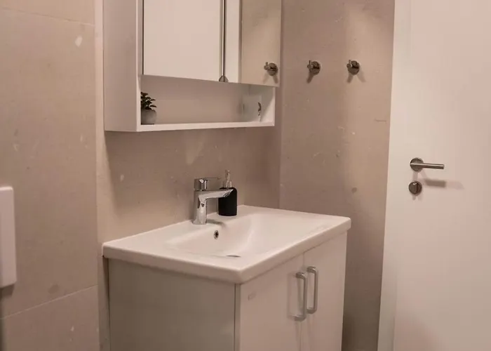 Luxury And App F * Макарська