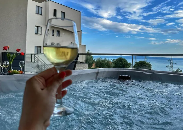 Luxury And App F * Макарська