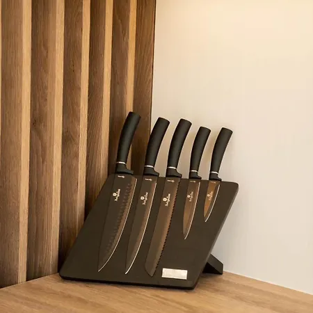 Luxury And App F * ماكارسكا