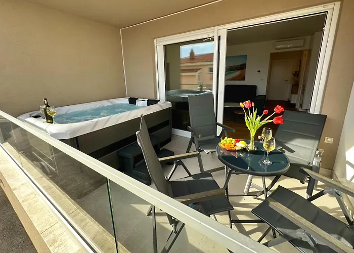 Luxury And App F * 马卡尔斯卡